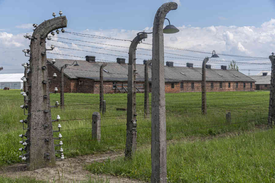 Polonia 066 - Auschwitz ll-Birkenau.jpg